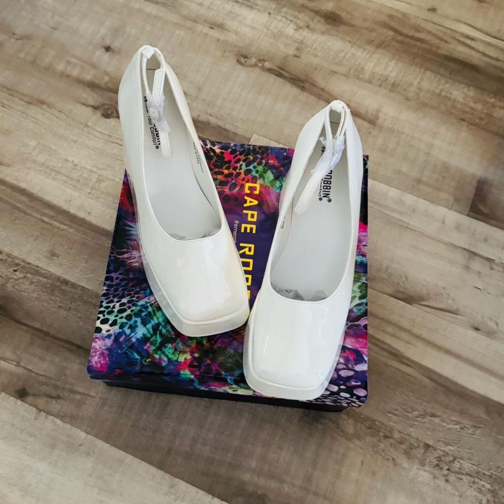 Women’s Cape Robbin Jenny-Ivor-x-Ivor Platform Shoes - Picture 3 of 6